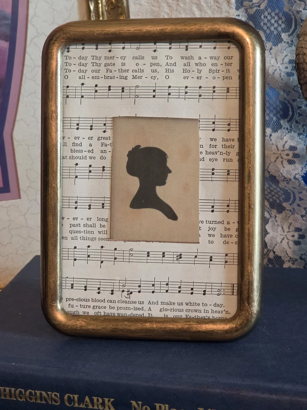 Vintage-Style Small Brass Picture Frame with Silhoutte
